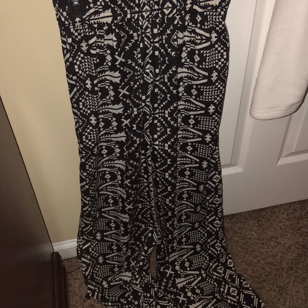 Loose fitting pants with elastic waistband